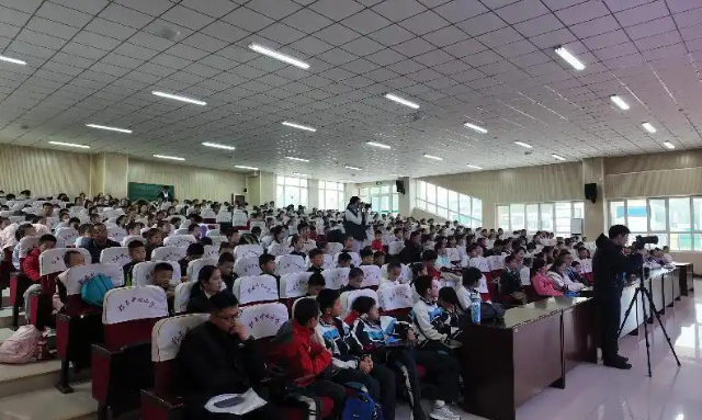 构建运动场景心思支撑一体化的育人新生态全面提高学生身心健康 构建运动场景心思支撑一体化的育人新生态全面提高学生身心健康